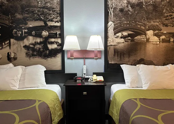 Super 8 By Wyndham Hotel