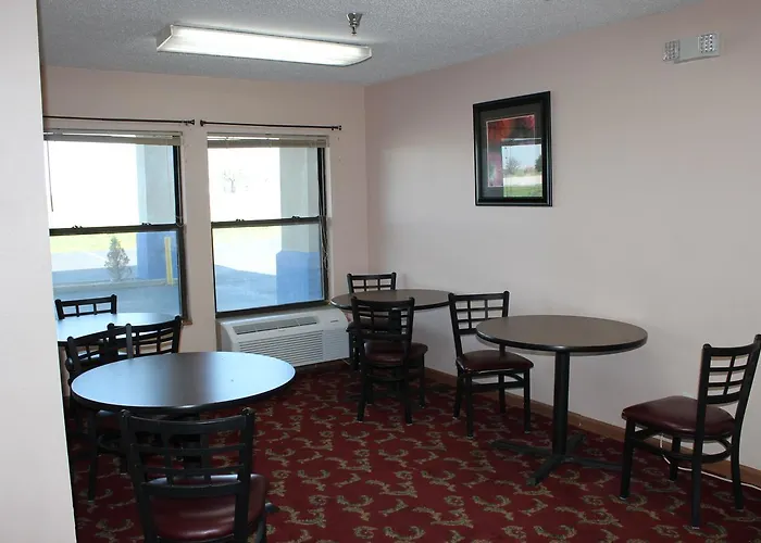 Super 8 By Wyndham Hotel 2*